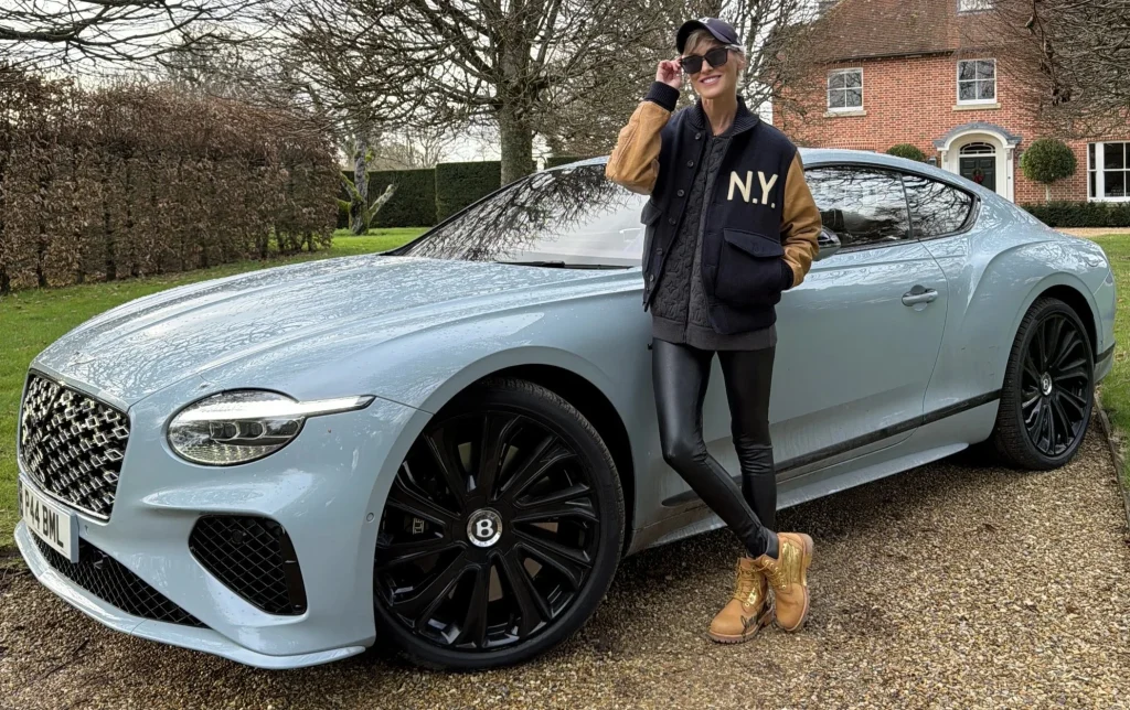 Supercar Blondie got behind the wheel of a Bentley Continental GT in the UK, sharing impressions of Bentley Mulliner design and luxury GT comfort