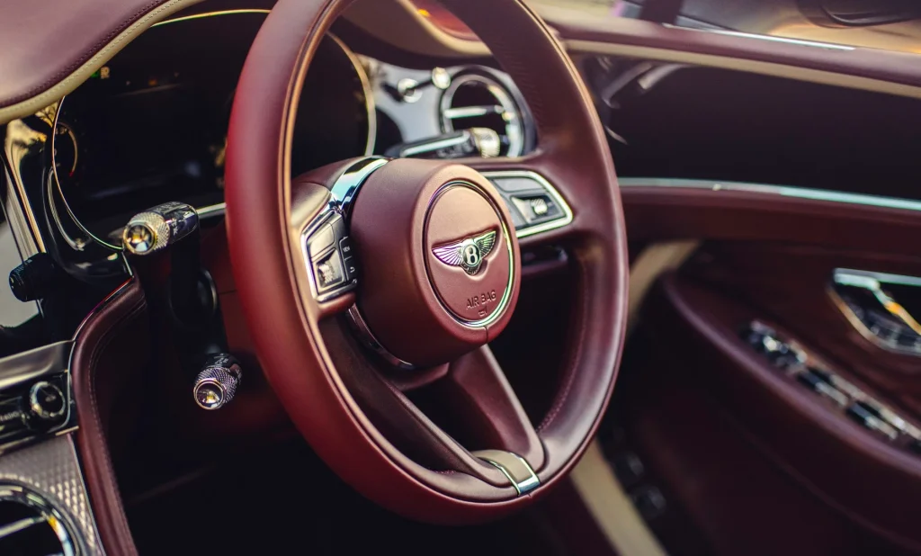 Supercar Blondie got behind the wheel of a Bentley Continental GT in the UK, sharing impressions of Bentley Mulliner design and luxury GT comfort