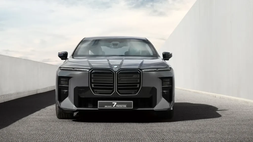 This BMW 7 Series looks absolutely stock, but it isn'tThis BMW 7 Series looks absolutely stock, but it isn't