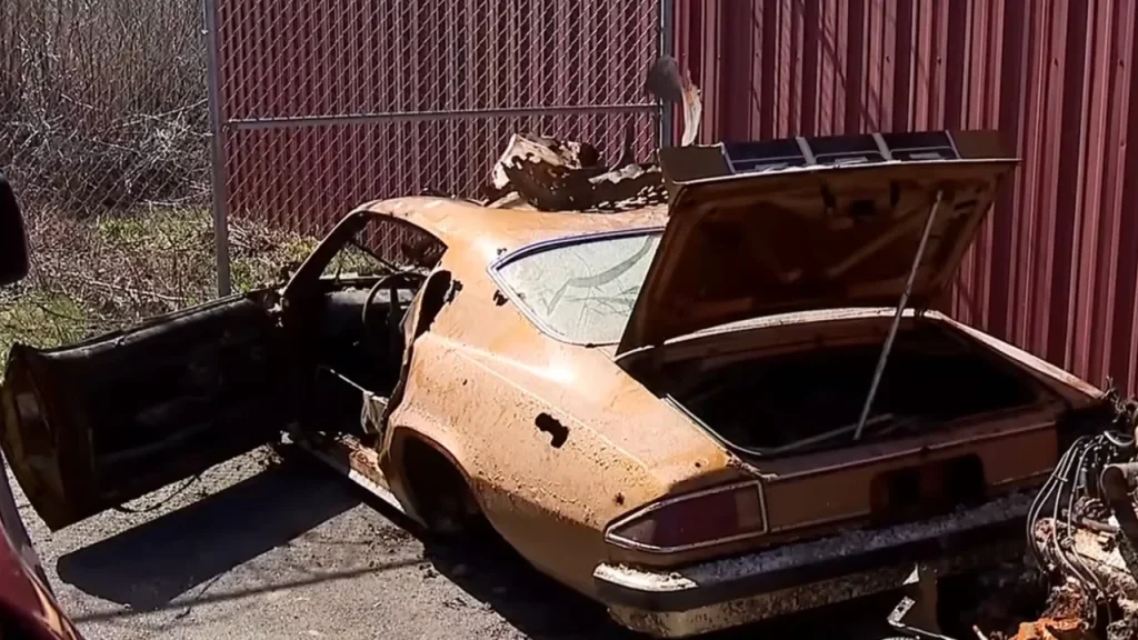 This&nbsp;Chevrolet Camaro Z28&nbsp;was discovered at the bottom of Sebago Lake in Maine, and no one knows why