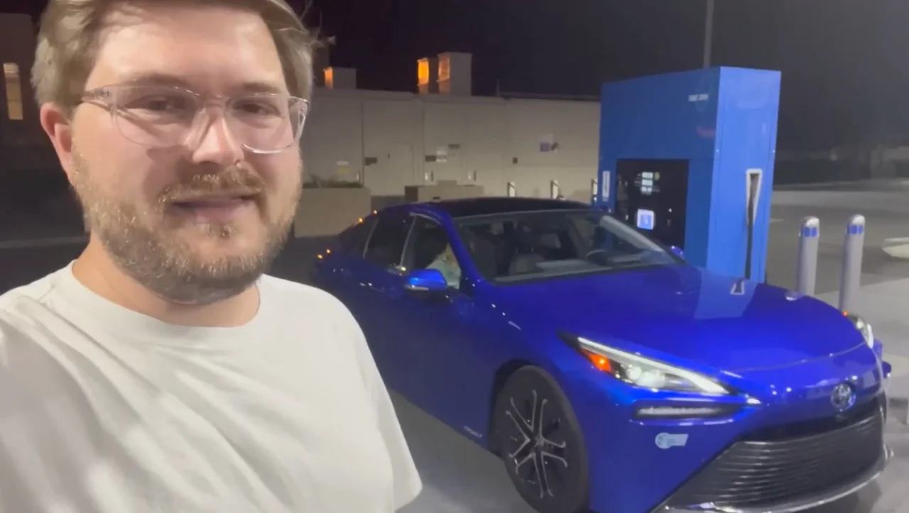 US man shows what it's actually like to refuel a hydrogen car and reveals how long it takes to fill up completely