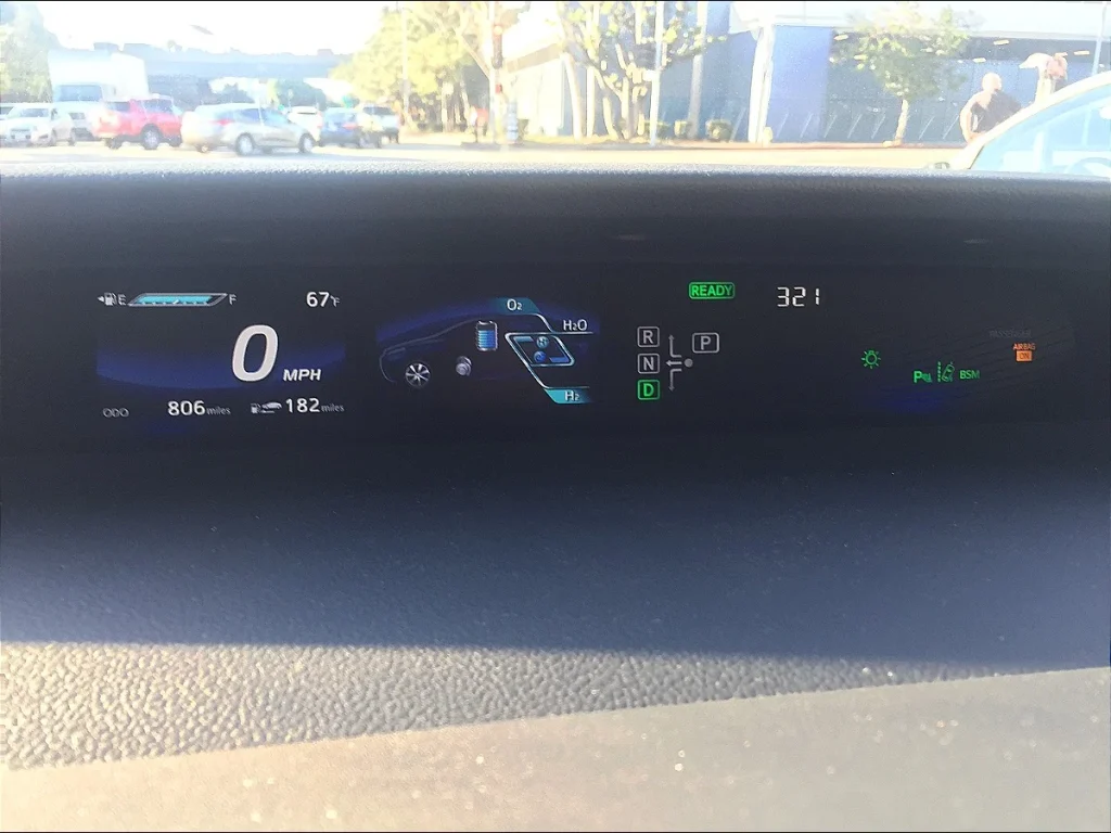 This Toyota Mirai owner in the US wanted to show critics how long it takes to fill up the tank of a hydrogen car, and the result is impressive