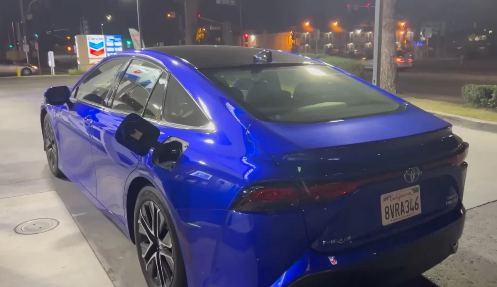 This Toyota Mirai owner in the US wanted to show critics how long it takes to fill up the tank of a hydrogen car, and the result is impressive