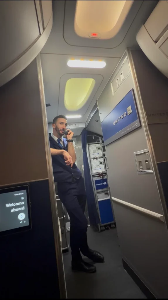 This United Airlines passenger experienced what was essentially a private flight from Cincinnati to Chicago aboard a Boeing 737-900