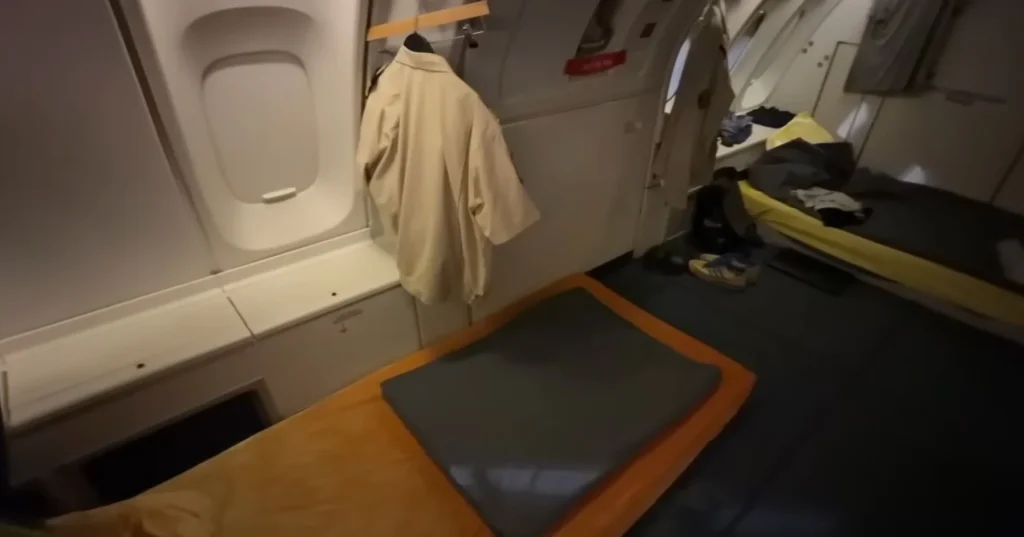This YouTuber had the chance to take a look behind the scenes of a Boeing 747-400BCF cargo flight from Dubai to Hong Kong, and there are so many things we weren't expecting