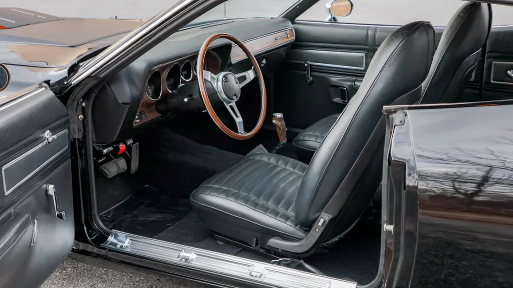 This an ultra-rare manual Plymouth Road Runner from the 1970s, and it's in absolute perfect condition and it's available on SBX Cars