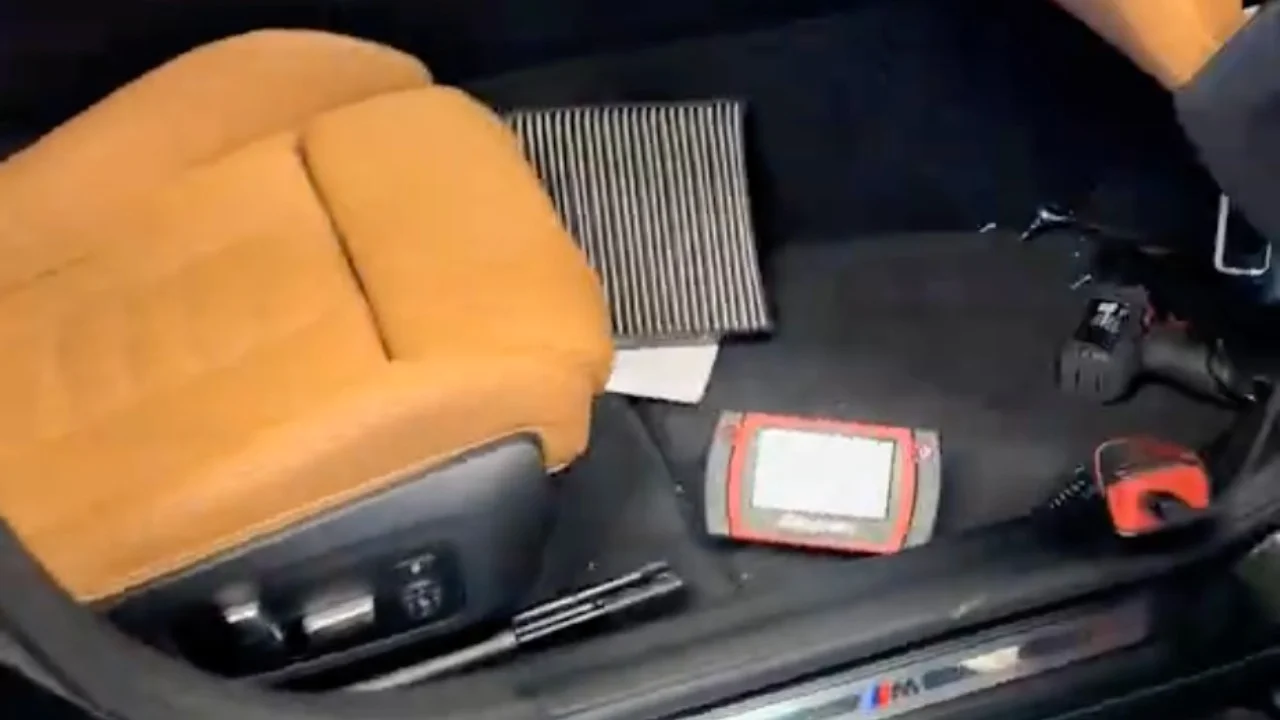 Mechanic takes apart car after customer complains of terrible smell and people are saying 'throw the whole car away' after he discovers why