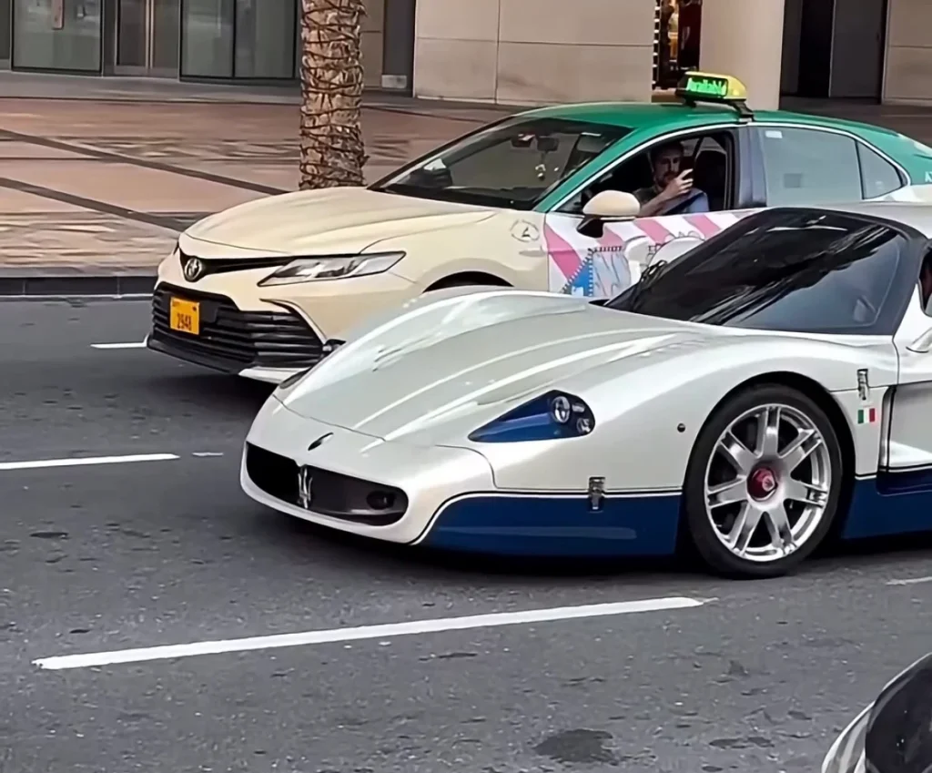 This car spotter in Dubai was able to film one of the rarest Italian hypercars in the world