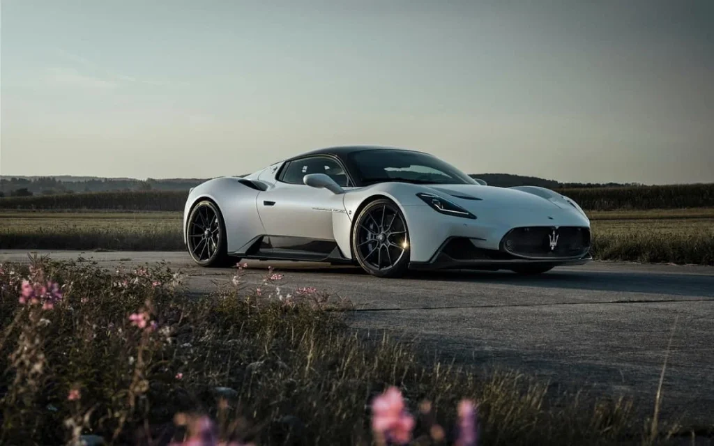 This car spotter in Dubai was able to film one of the rarest Italian hypercars in the world