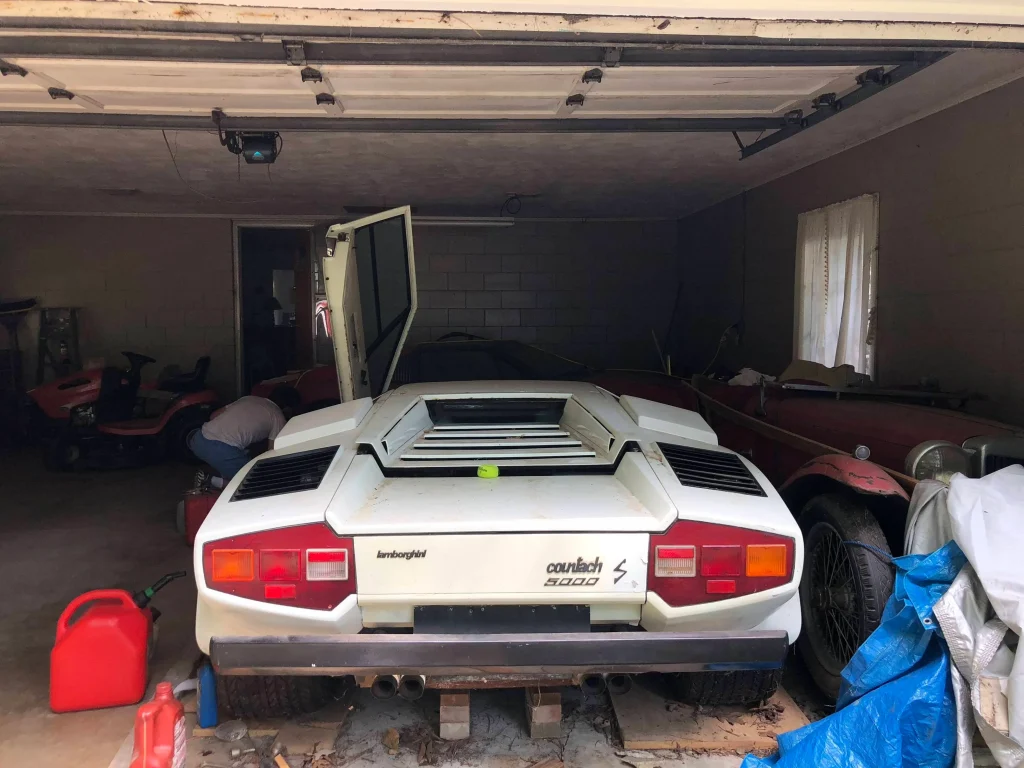 This college student in the US found an abandoned Lamborghini Countach and a Ferrari 308 GTS in her grandma’s garage