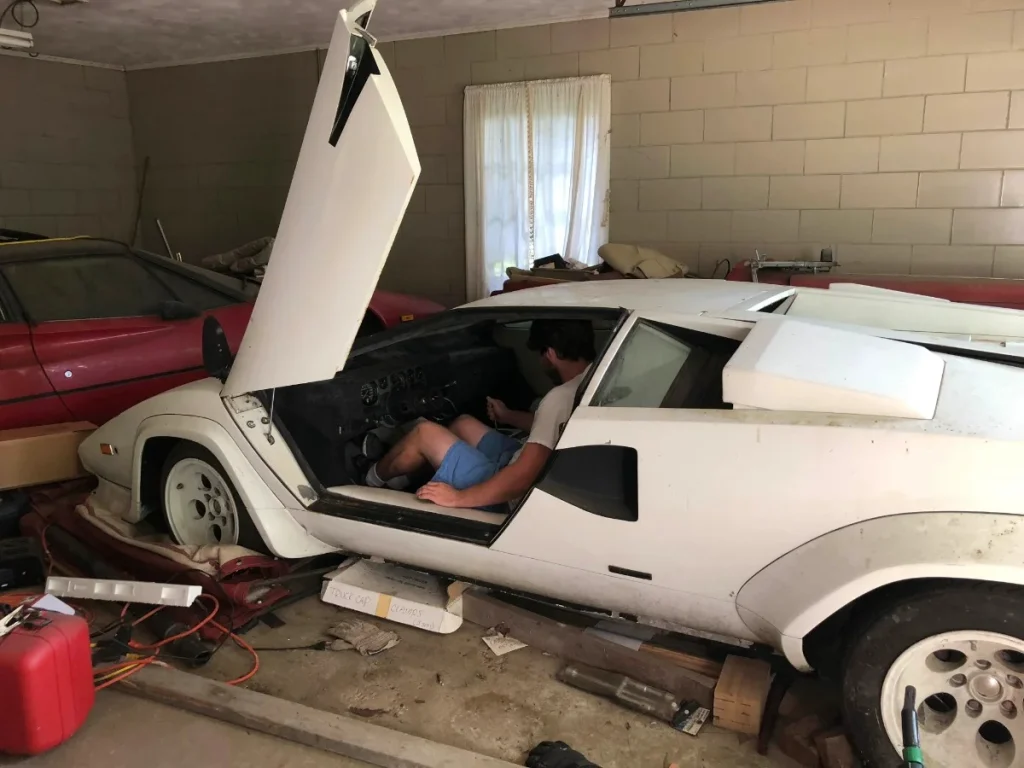 This college student in the US found an abandoned Lamborghini Countach and a Ferrari 308 GTS in her grandma’s garage