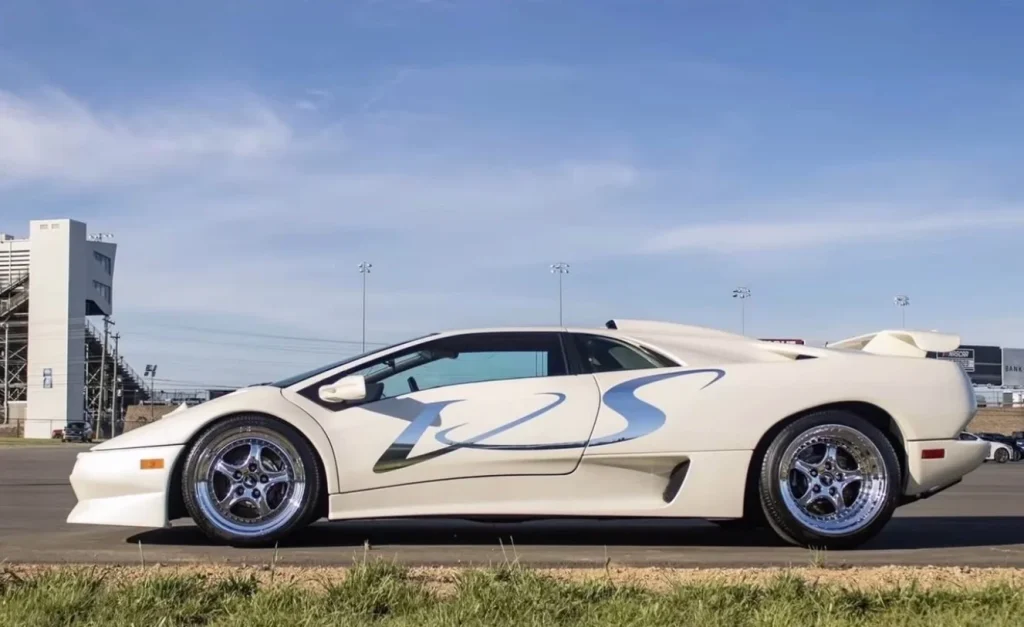 This guy had to rush from Georgia to Illinois to save a rare 1998 Lamborghini Diablo SV