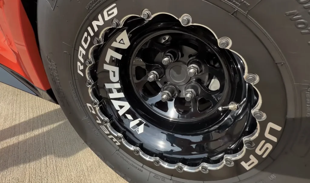 This guy has been driving a 1800-horsepower Chevy Camaro in Missouri for a while but whats really surprising is that this is his daily driver detail