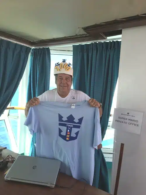 This guy has been living on a Royal Caribbean cruise ship for 25 years, equivalent to 9,000 (!) nights, and he's absolutely sure he's not going to stop