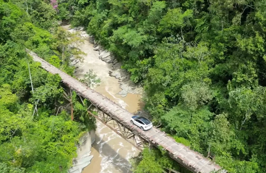 This Tesla Model X owner is driving his car from Oregon to Argentina (via Canada) and somehow only had his first serious car-related issue in Colombia