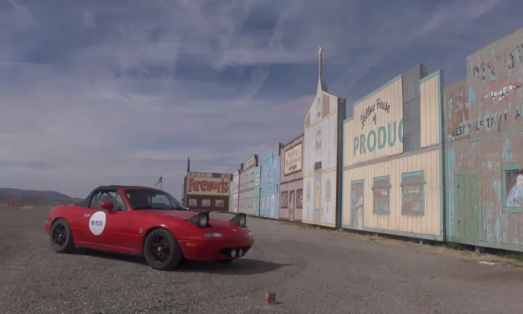 YouTuber is traveling through Texas, Arizona and New Mexico living in a Mazda Miata