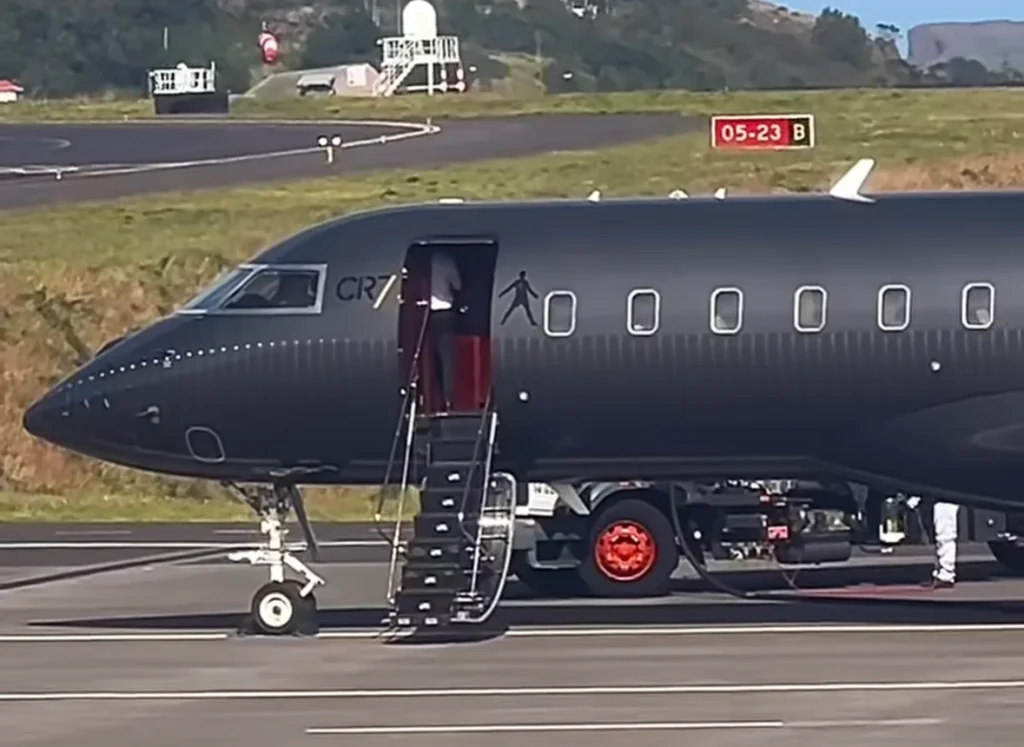 Portugal This guy spotted CR7's plane in Portugal