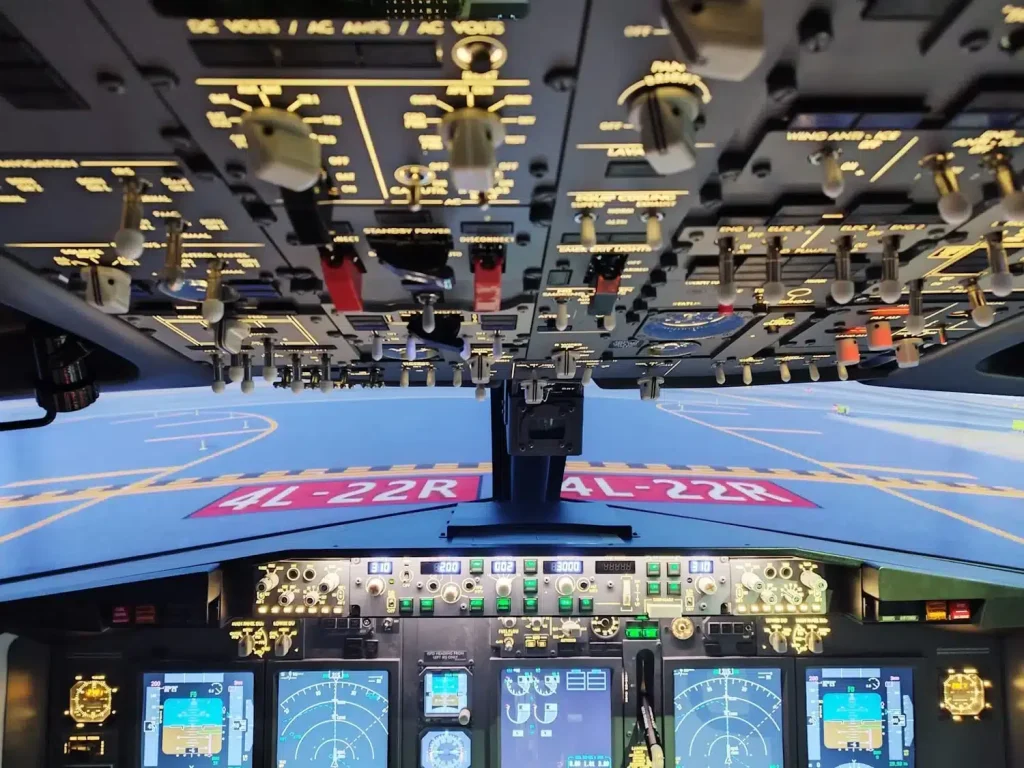 This guy spent years building his own DIY Boeing 737 flight simulator, and it's genuinely unbelievable