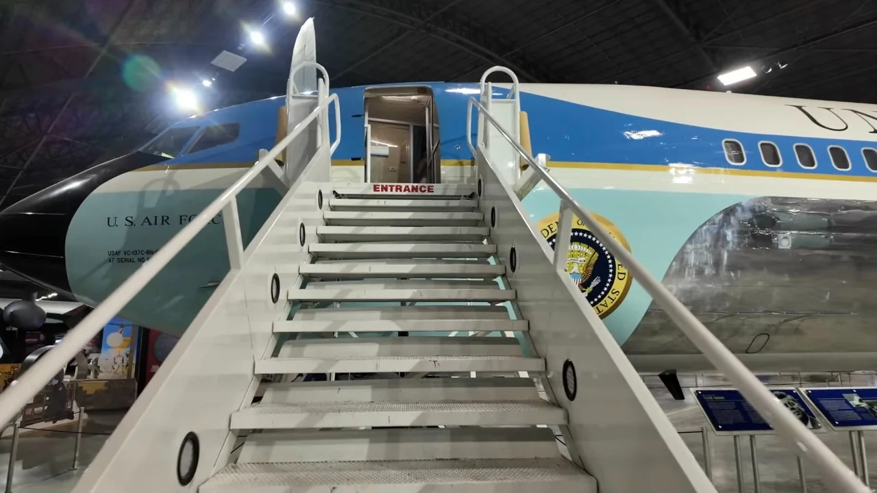 US man gives incredibly rare look inside Air Force One as he explores its unique features and history behind it