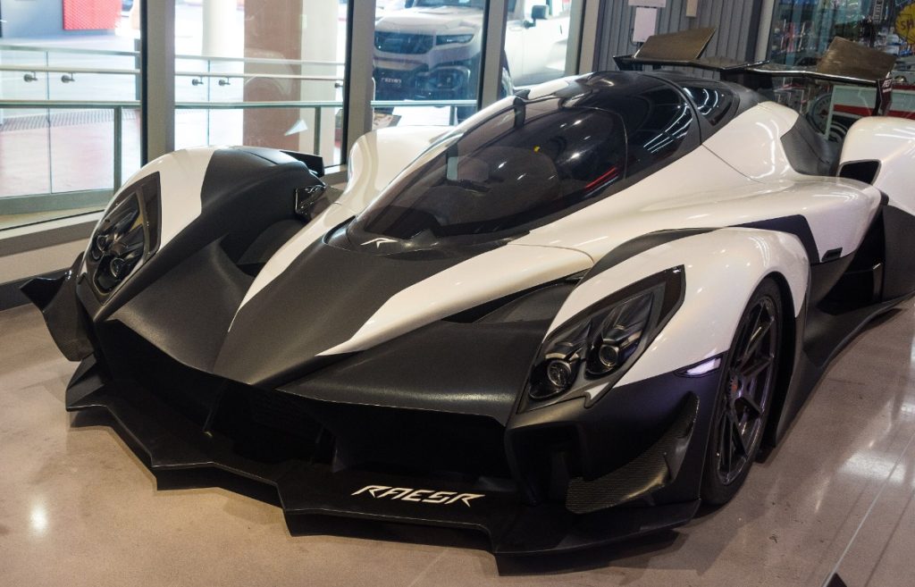 This guy was in Miami when he spotted a hypercar that looked like it came out of a Gran Turismo video game or a simulation