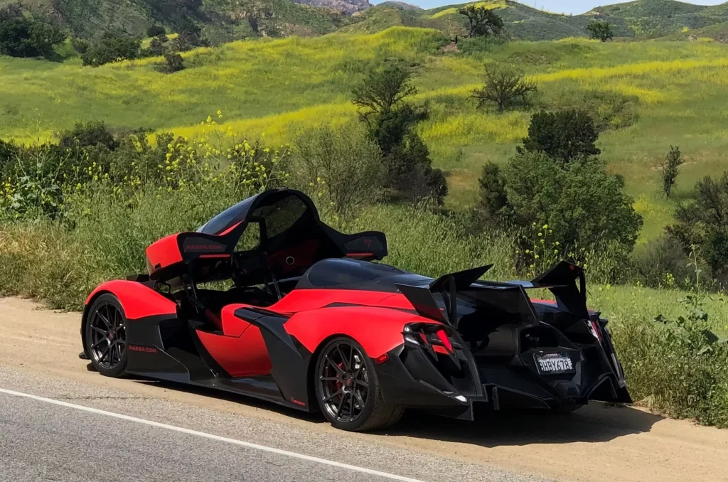 This guy was in Miami when he spotted a hypercar that looked like it came out of a Gran Turismo video game or a simulation