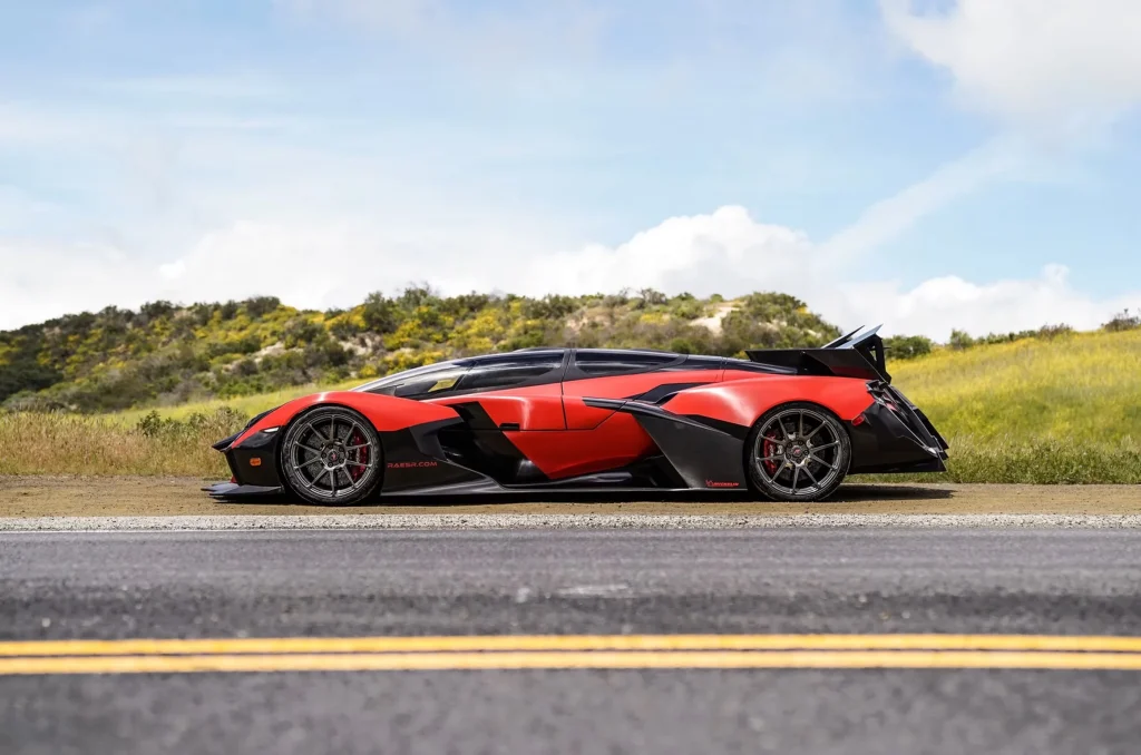 This guy was in Miami when he spotted a hypercar that looked like it came out of a Gran Turismo or Forza Horizon video game, or maybe a simulation
