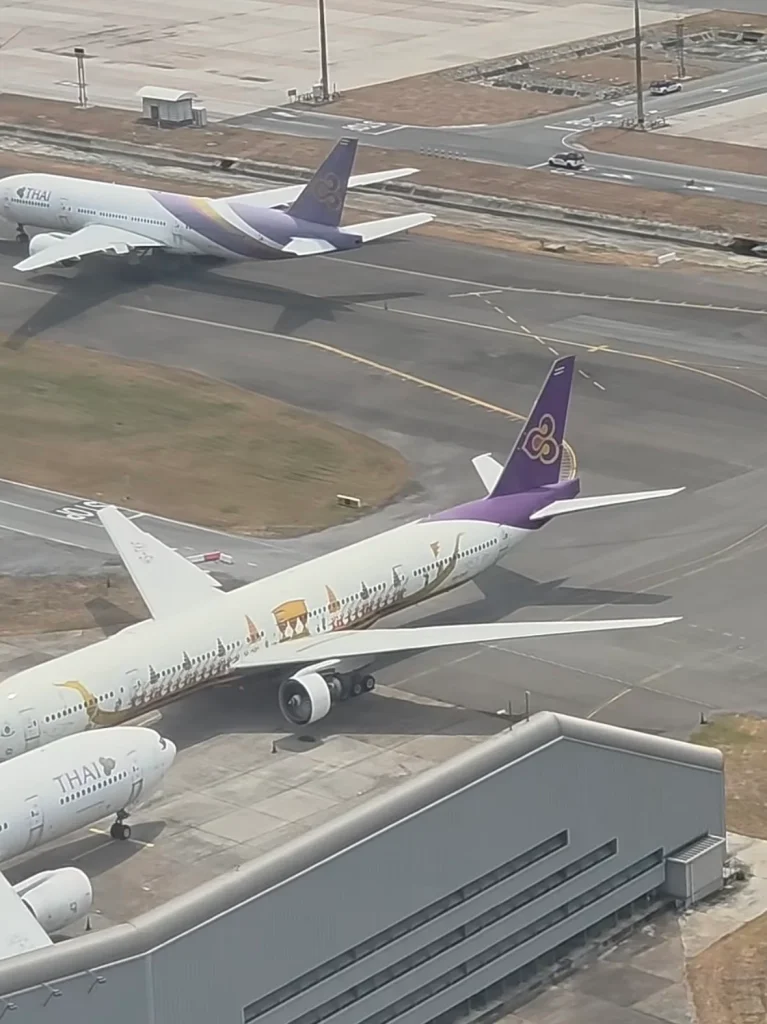 This guy was traveling from Chicago to Bangkok when he spotted what some people call the 'Death Row' of Thai Airways