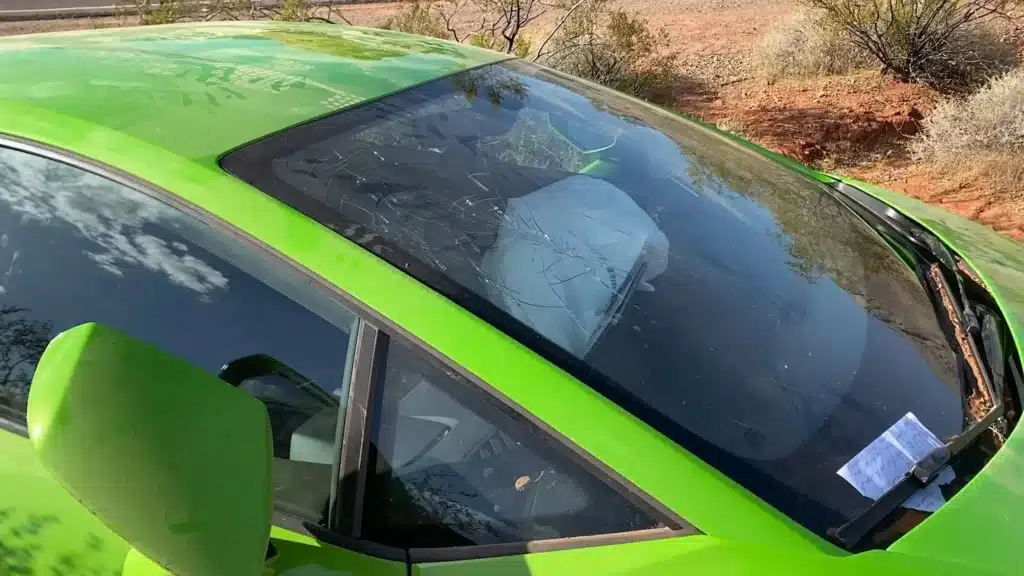 This-infamous-Lamborghini-Huracan-is-abandoned-in-the-desert