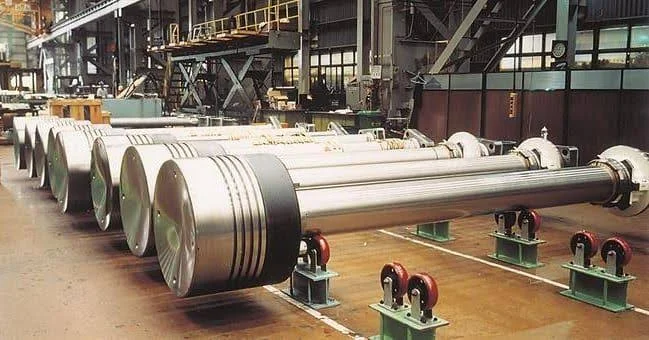 This is possibly the world's largest engine - powerful enough to proper a cargo ship - and it's roughly the size of a basketball court