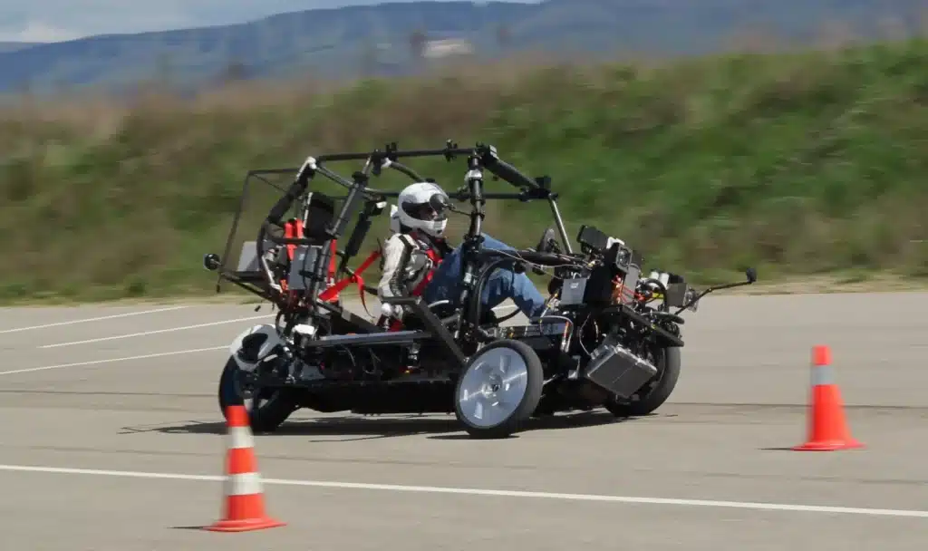 This is the Cixi Vigoz, a three-wheeled, chainless pedal car that's halfway between a motorcycle and an automobile