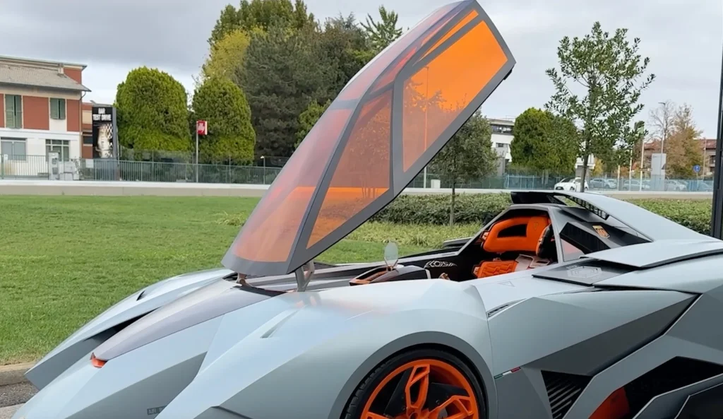 This is the one-off Lamborghini Egoista, a concept supercar that Lamborghini built to celebrate its 50th anniversary in 2013