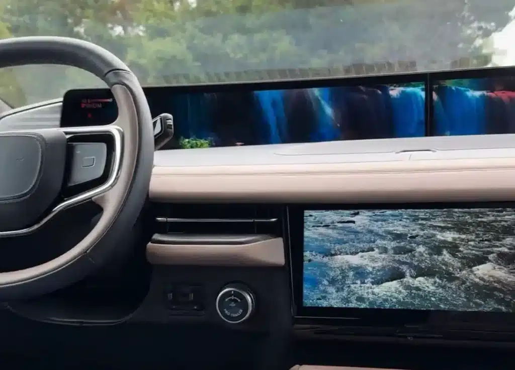 This is the new Lincoln Navigator, and believe it or not it was designed, among other things, to bring your heart rate down