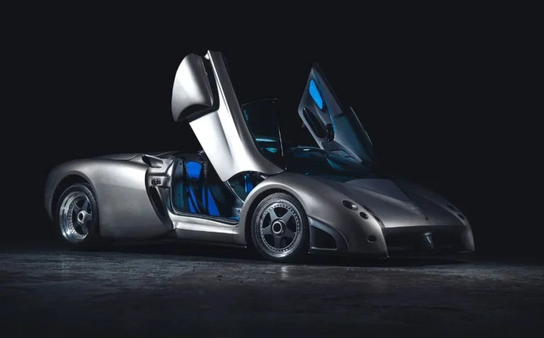 This is the one-off Lamborghini Pregunta, a 1998 Lamborghini concept car based on the Lamborghini Diablo