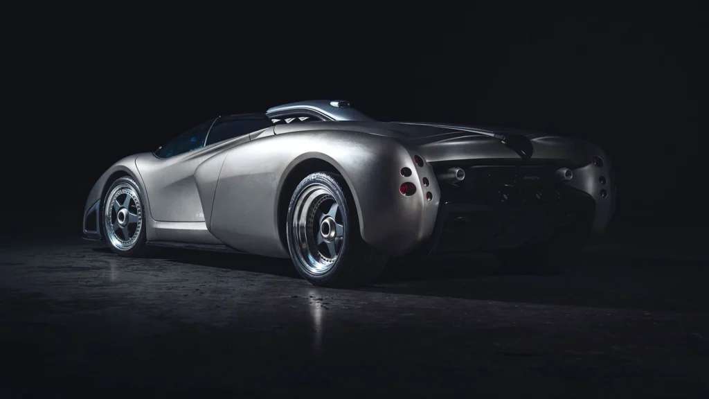 This is the one-off Lamborghini Pregunta, a 1998 Lamborghini concept car based on the Lamborghini Diablo