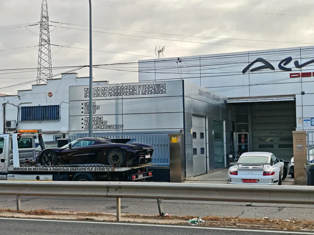 This rare Koenigsegg Jesko Absolut just popped up out of nowhere in Spain and people don't know what to make of it