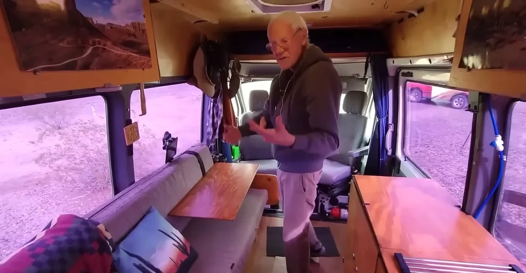 This talented US man has been living in his 2003 Mercedes-Benz Sprinter van for a long time, and it's easy to see why when you look at it