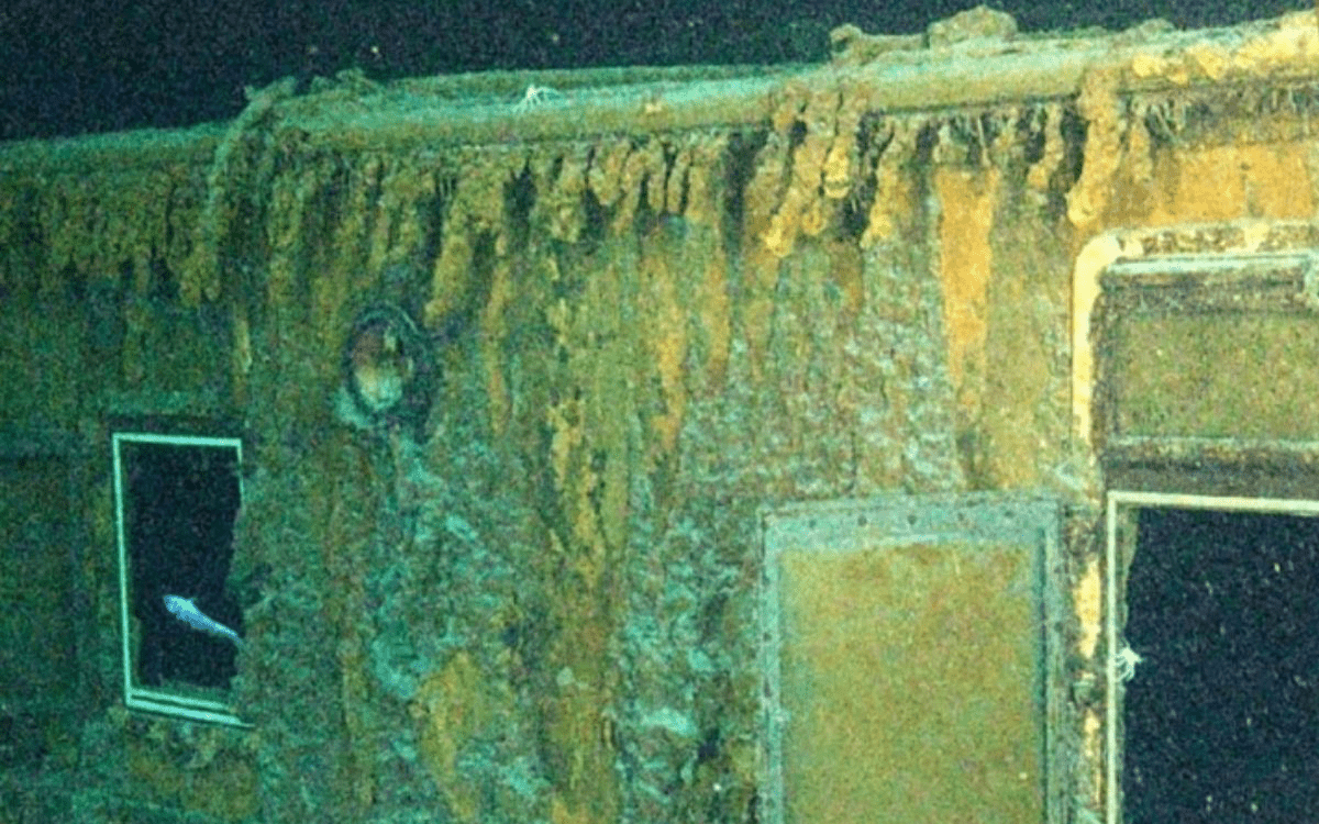 Trip to the bottom of the ocean to see the titanic wreck 