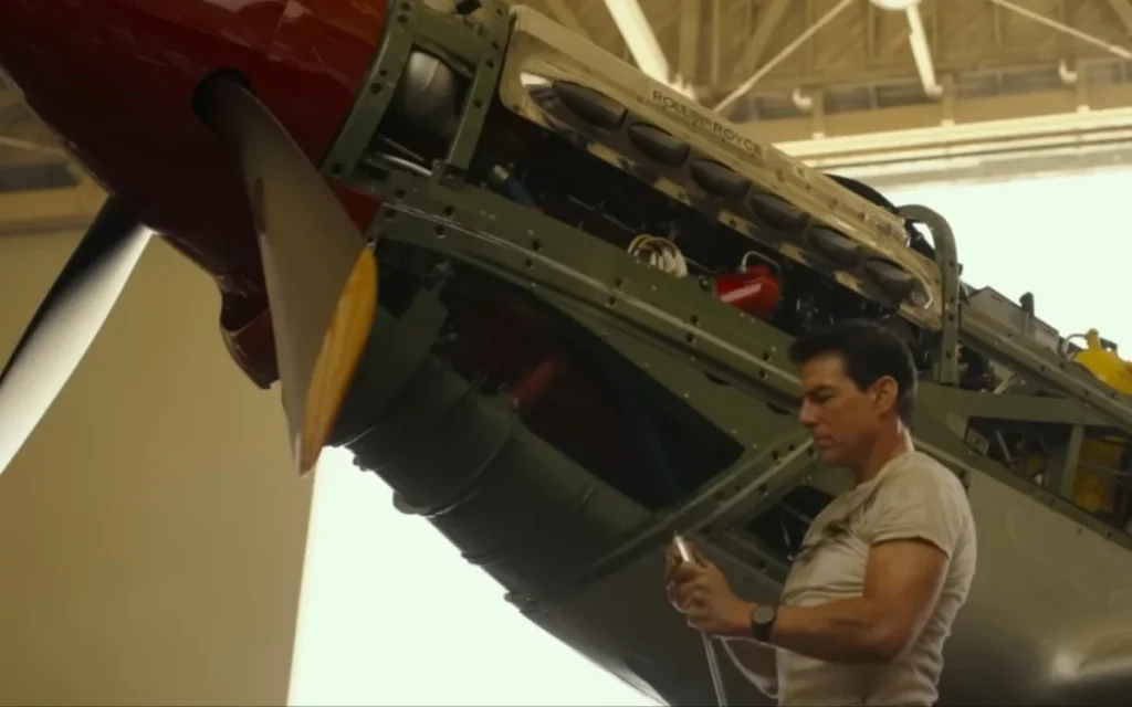 Tom Cruise and John Travolta have a lot of things in common, including the fact that they're both licensed pilots