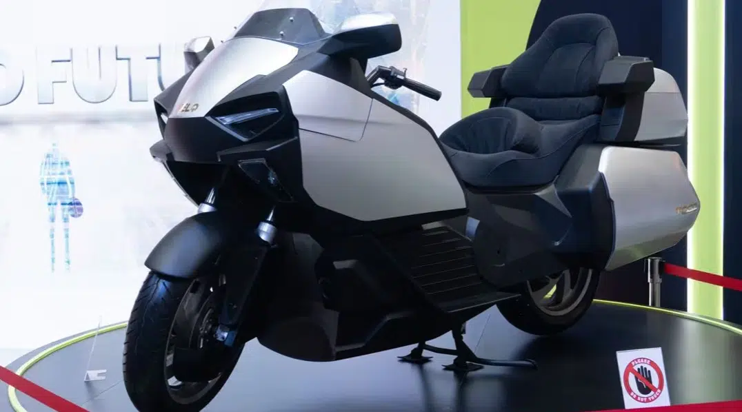 World’s largest electric motorcycle to change industry – Supercar Blondie
