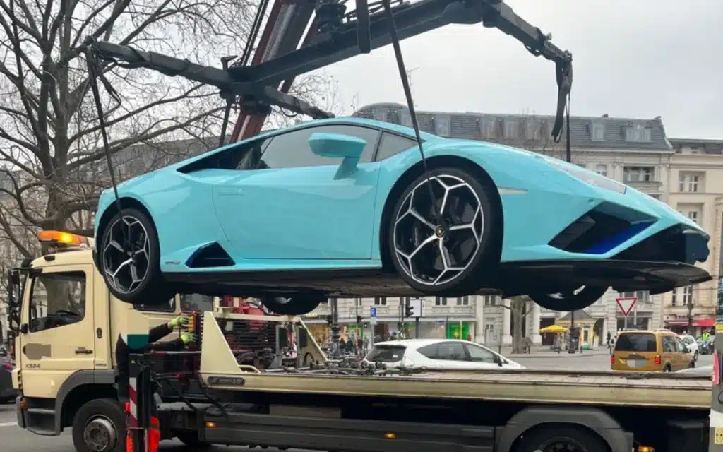 Lamborghini Huracán towed and impounded