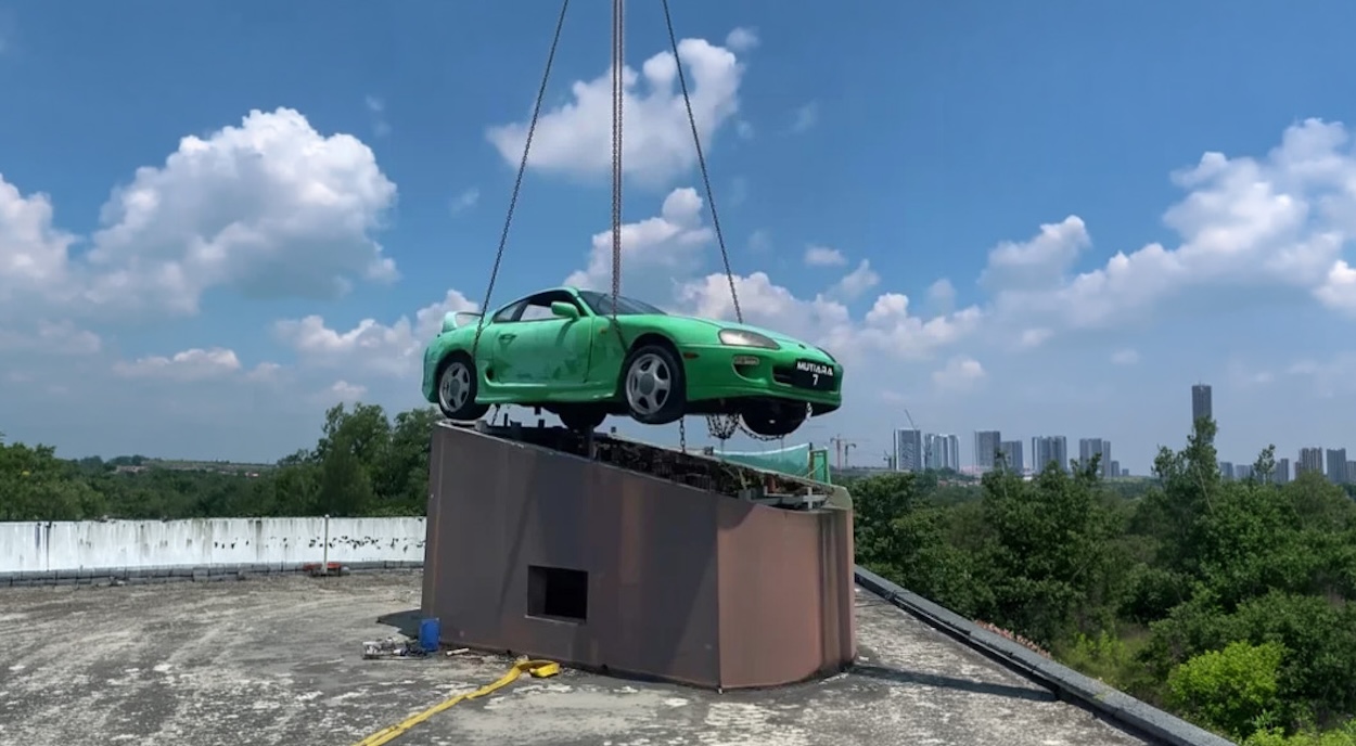 This Toyota Supra sat on top of a dealership for 20 years and when it was finally removed people got a close look at its condition