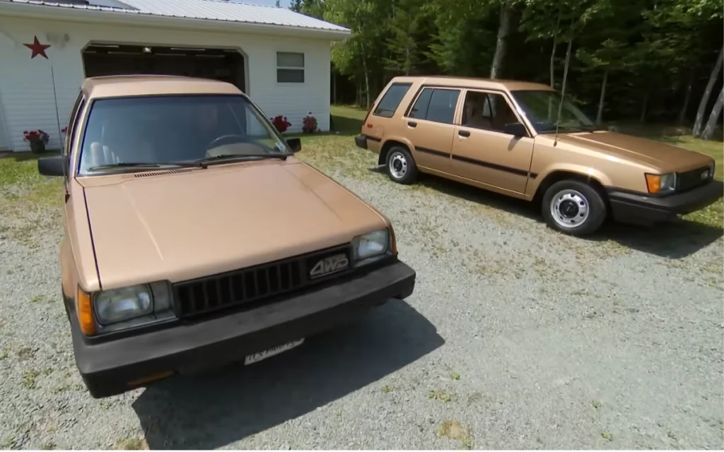 A 1985 Toyota Tercel with more than a million kilometers, next to a 1986 Toyota Tercel