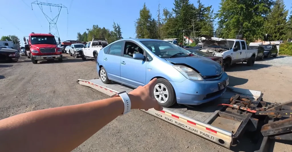 Canada couple try and get their 45ft Bayliner Bodega boat powered by a Toyota Prius to see if they can get it running for free