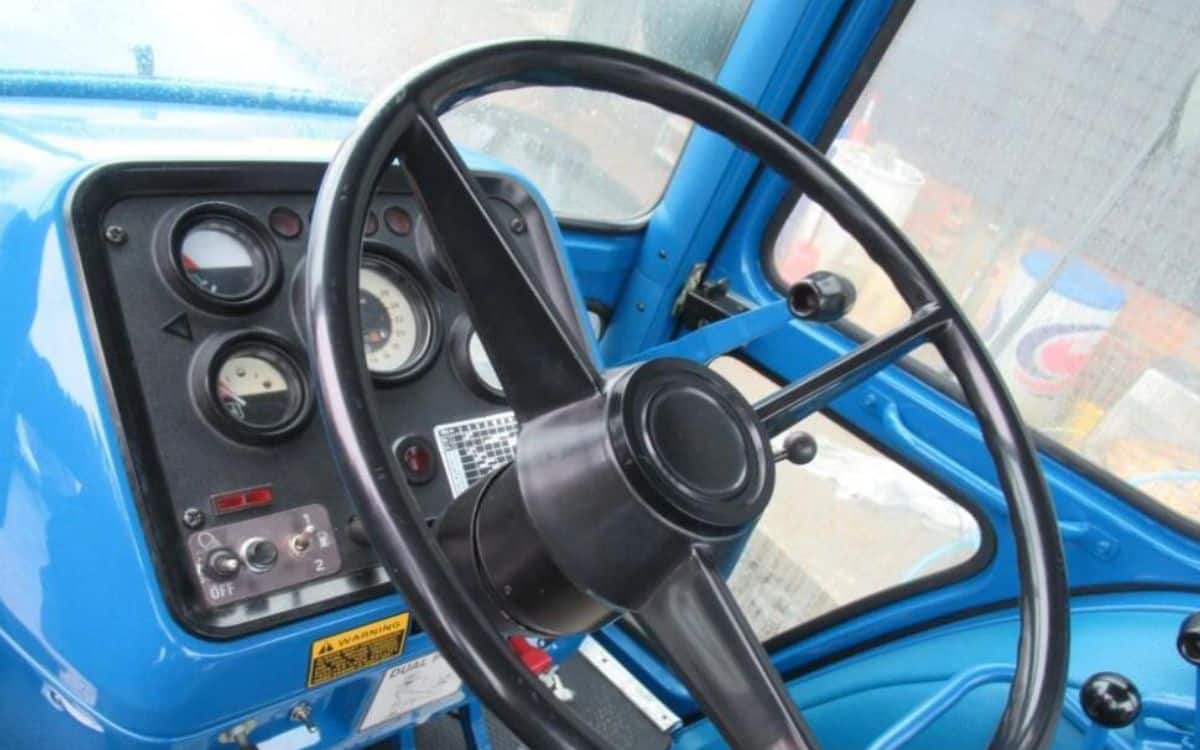 The dash of the 1982 County 1474 tractor.