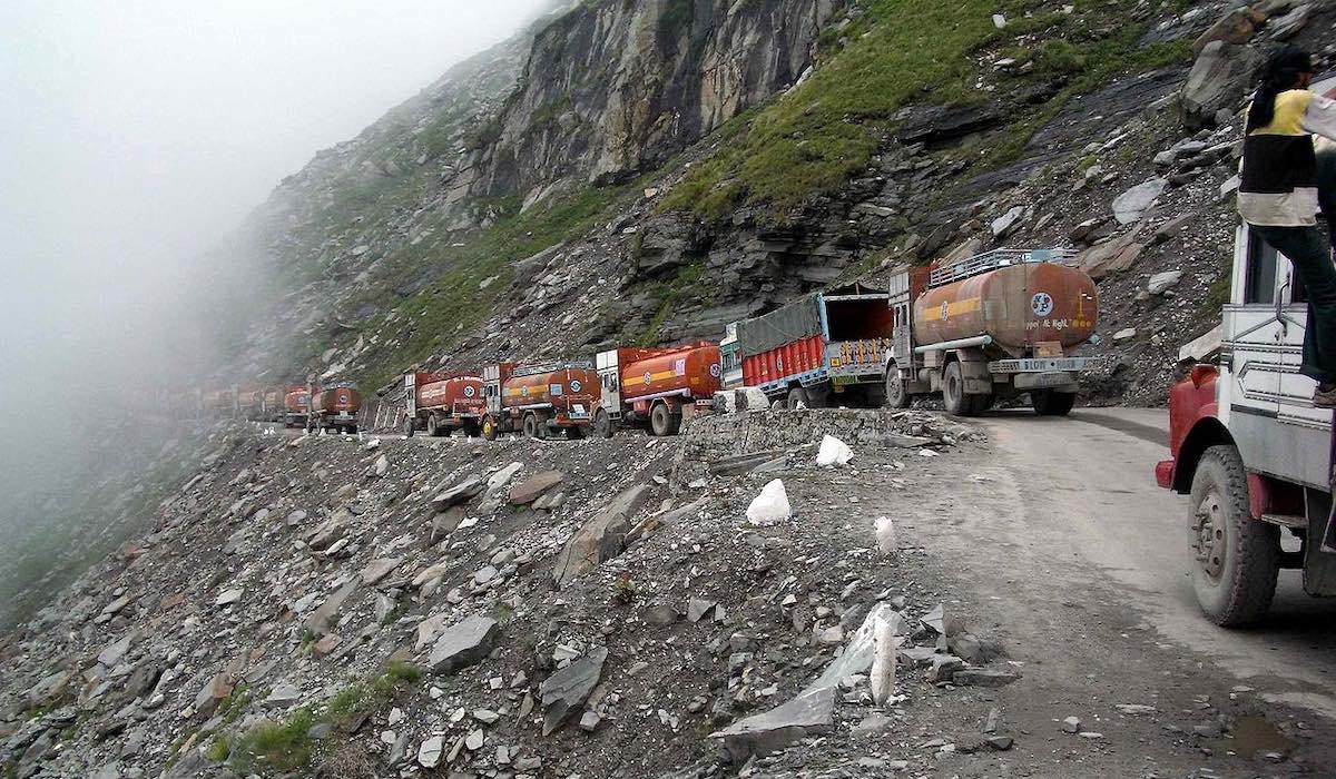Traffic Jam on Rohtang Pass in India