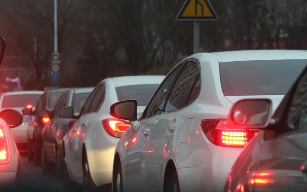Real world experiment finally shows how freeway traffic grinds to a halt from nothing and it's hard to watch