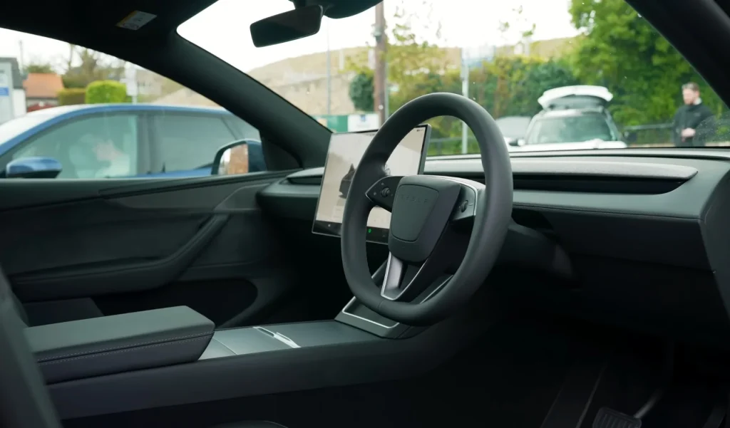 Two presenters from the magazine What Car_ pitted the brand-new Neue Klasse BMW iX3 against a Tesla Model Y to see if somebody has finally built a worthy rival for the Model Y in Europe