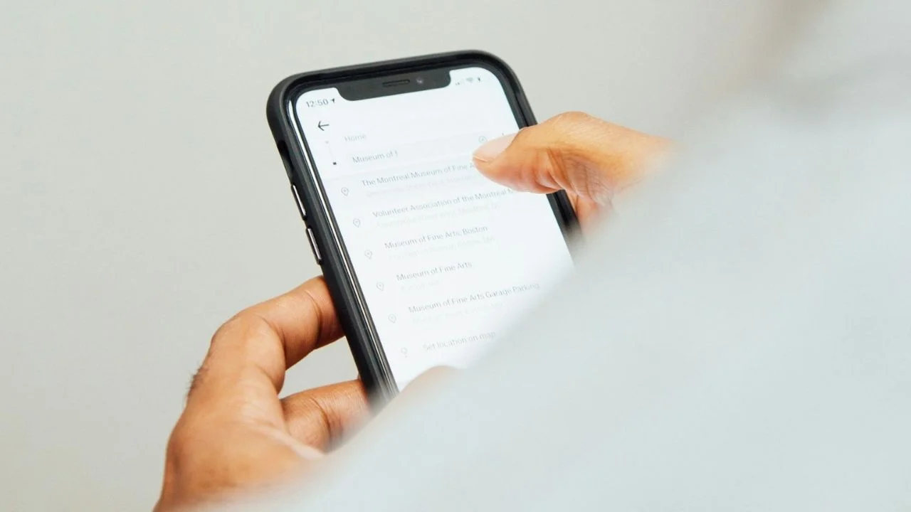 Former Apple employee shares 'life-changing' iPhone keyboard hack which makes it much easier to text with one hand