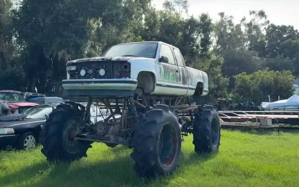 Florida man sees his friend left his truck in his yard and instead of getting annoyed decides to secretly fix it