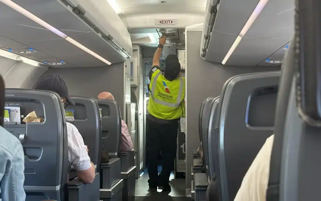 Passengers applaud pilot for refusing to fly at the last minute due to gut feeling